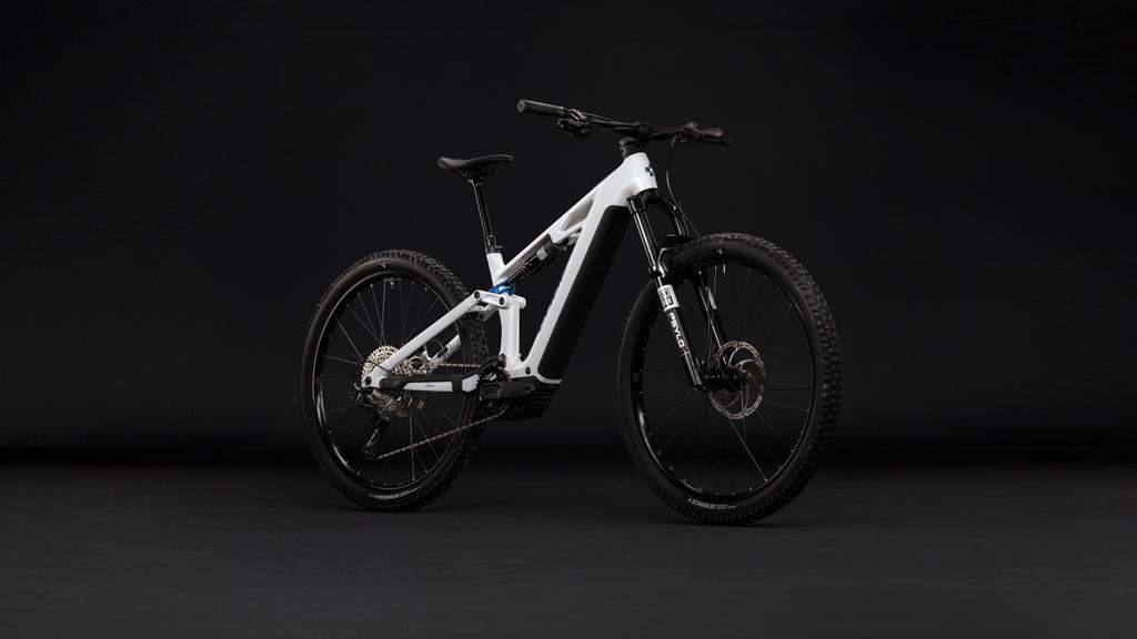 Cube Stereo Hybrid One44 HPC Pro Metallicwhite/Blue 2027