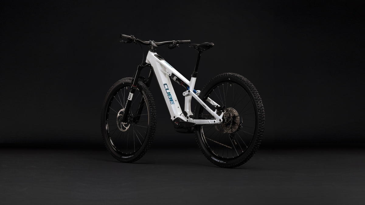 Cube Stereo Hybrid One44 HPC Pro Metallicwhite/Blue 2027