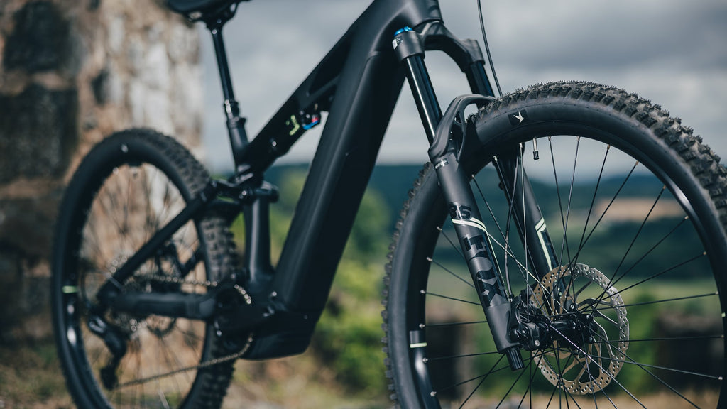 Cube Stereo Hybrid One44 HPC Race Coal/Green 2027