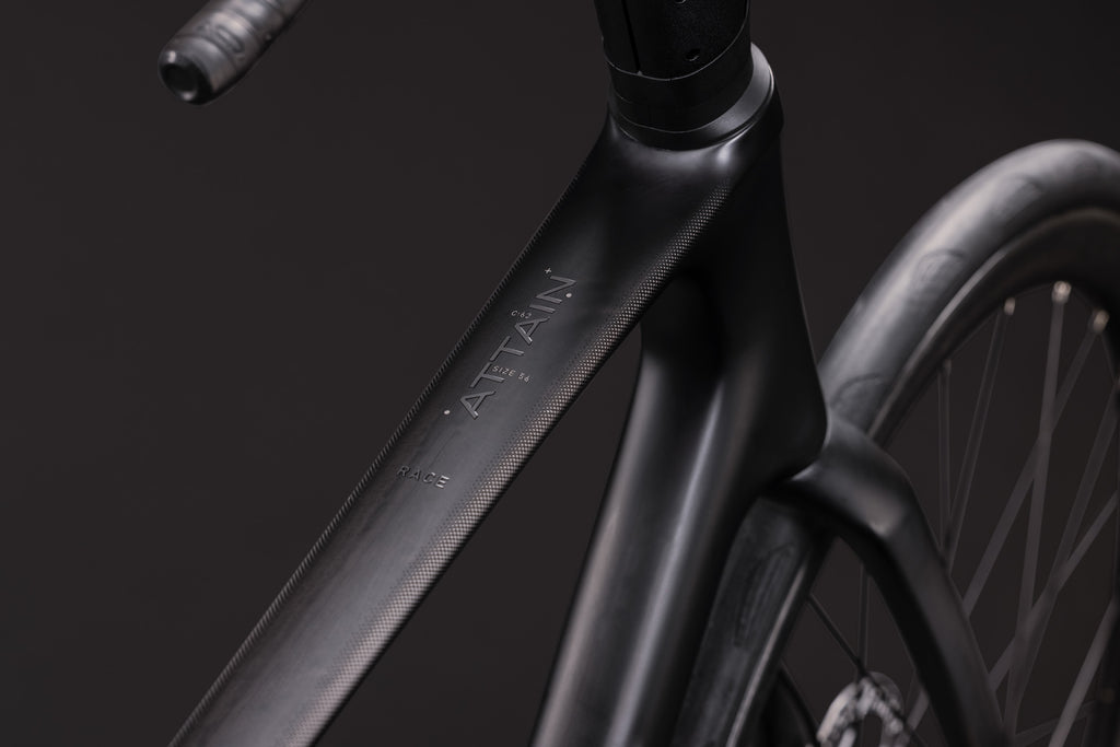 Cube Attain C:62 Race Carbon/Coalchrome 2027