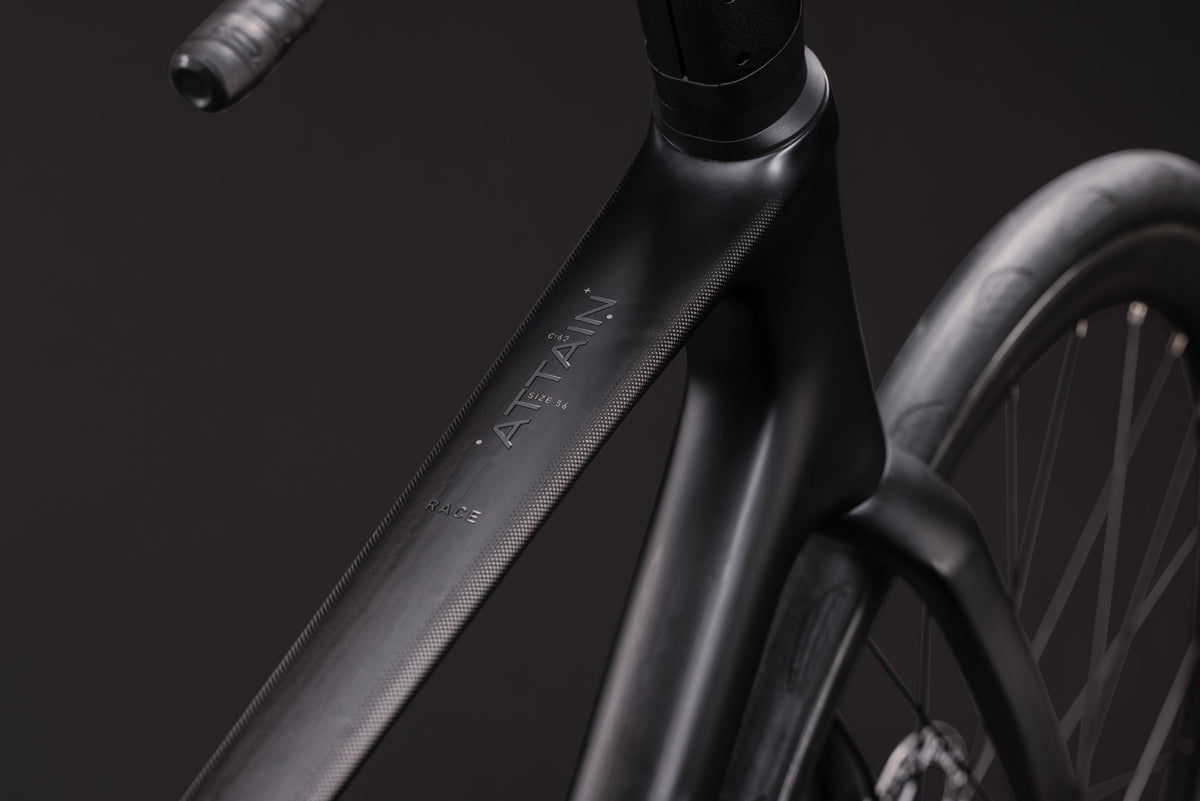 Cube Attain C:62 Race Carbon/Coalchrome 2027