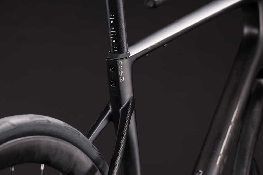 Cube Attain C:62 Race Carbon/Coalchrome 2027