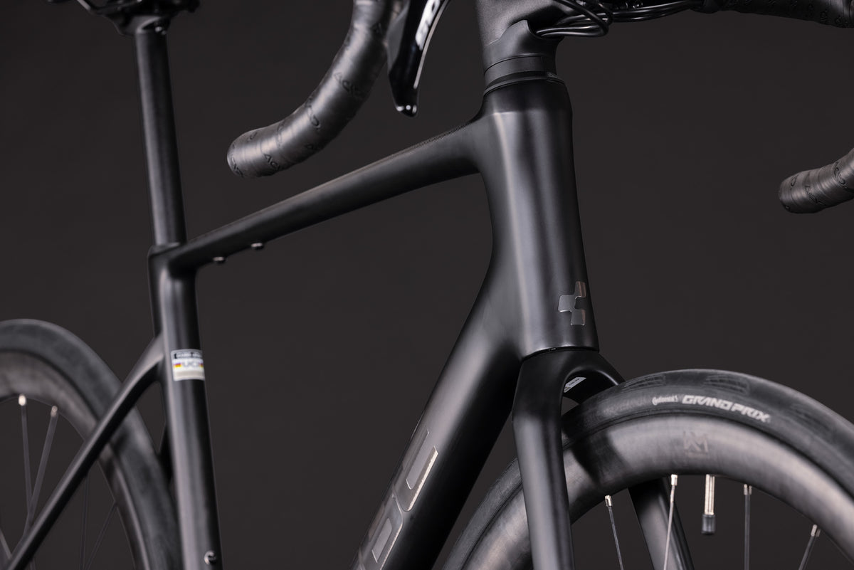 Cube Attain C:62 Race Carbon/Coalchrome 2027