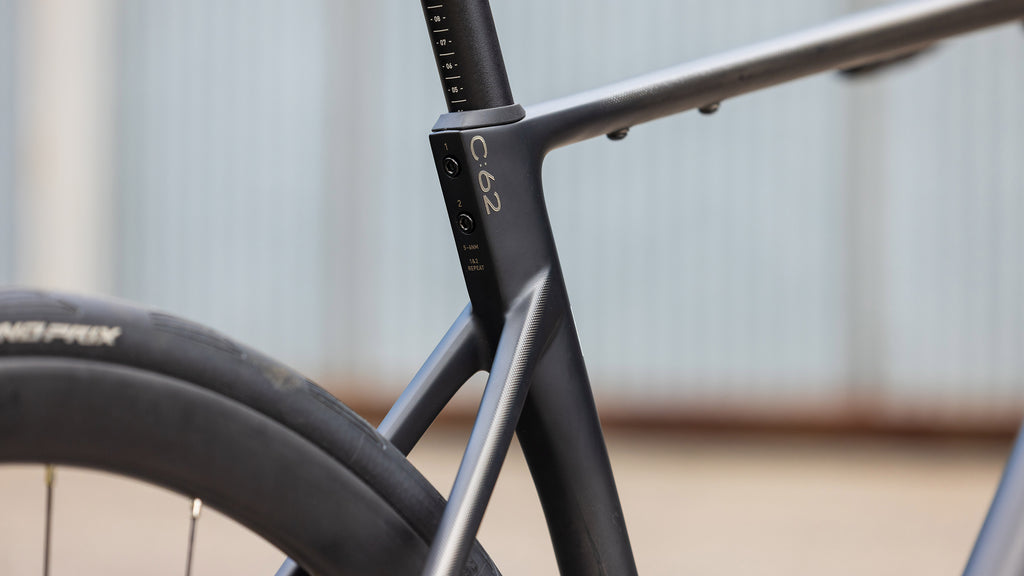 Cube Attain C:62 Race Carbon/Coalchrome 2027