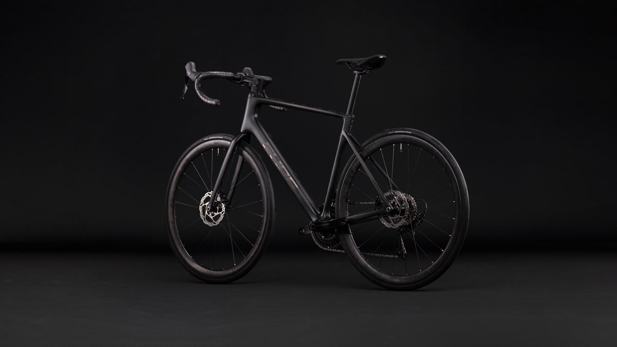 Cube Attain C:62 Race Carbon/Coalchrome 2027