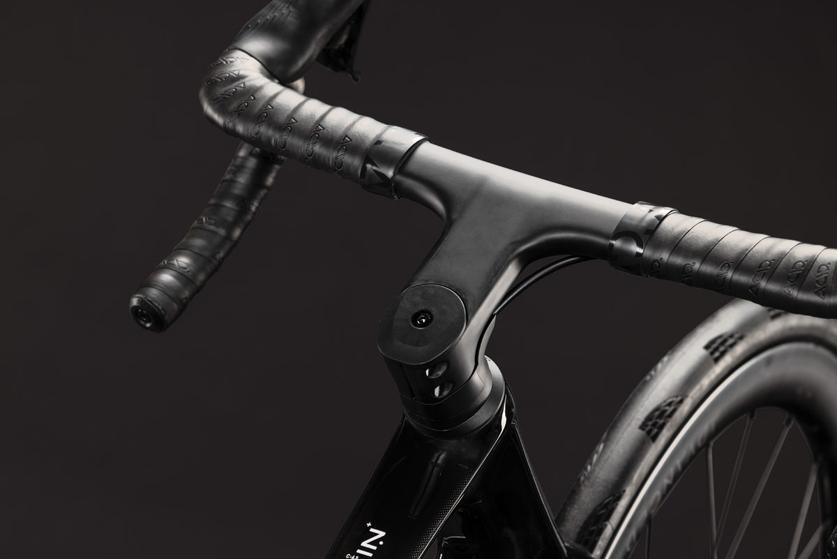 Cube Attain C:62 SLT 2027 Carbon/White 2027