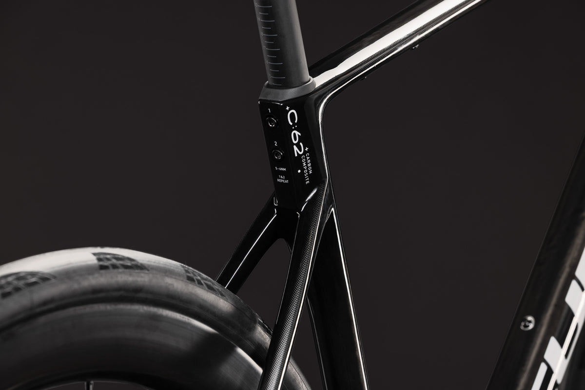 Cube Attain C:62 SLT 2027 Carbon/White 2027