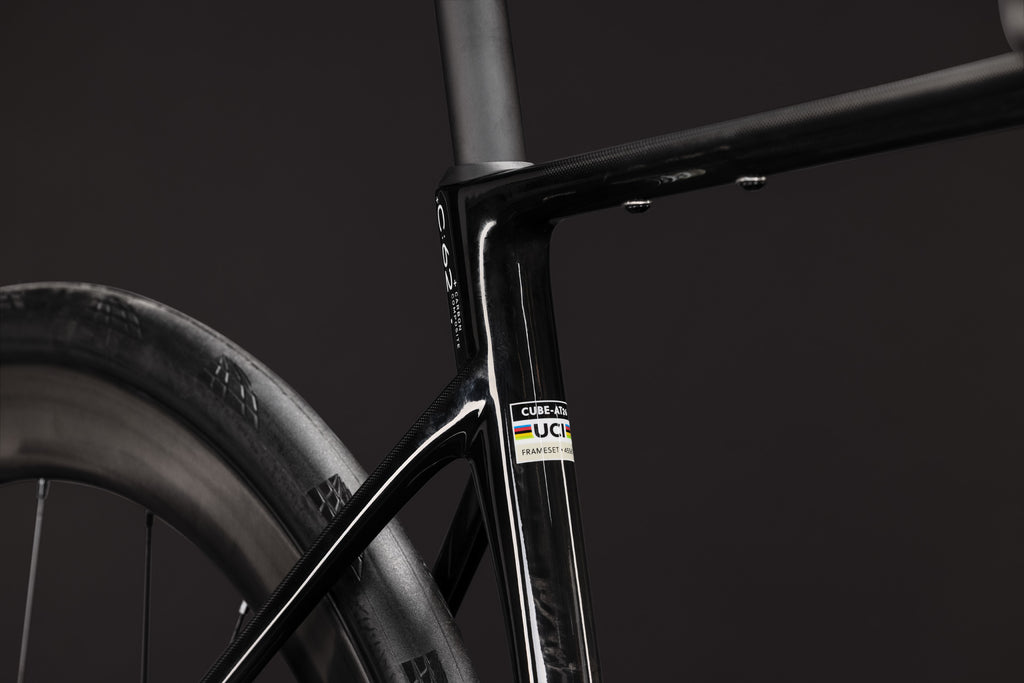 Cube Attain C:62 SLT 2027 Carbon/White 2027