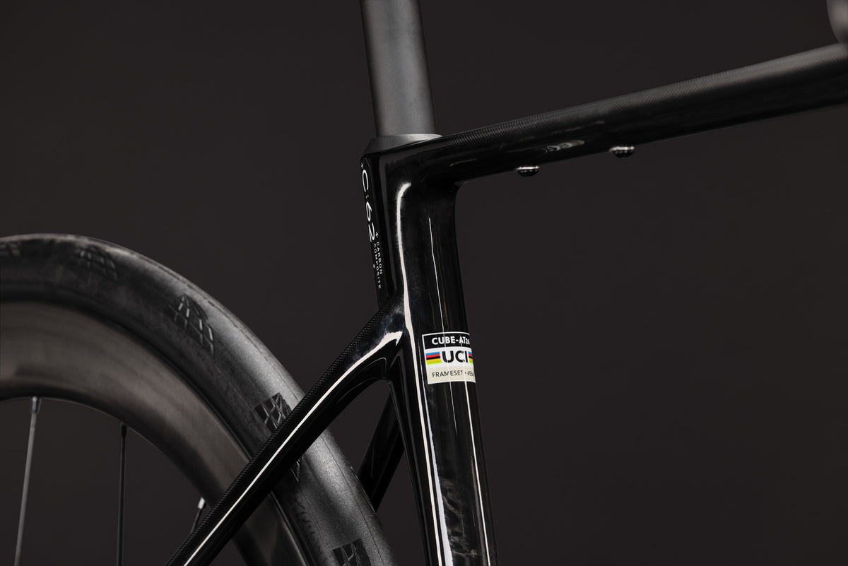 Cube Attain C:62 SLT 2027 Carbon/White 2027