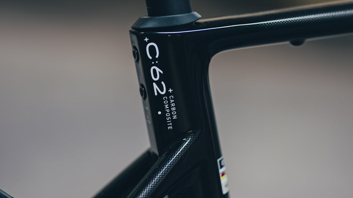Cube Attain C:62 SLT 2027 Carbon/White 2027