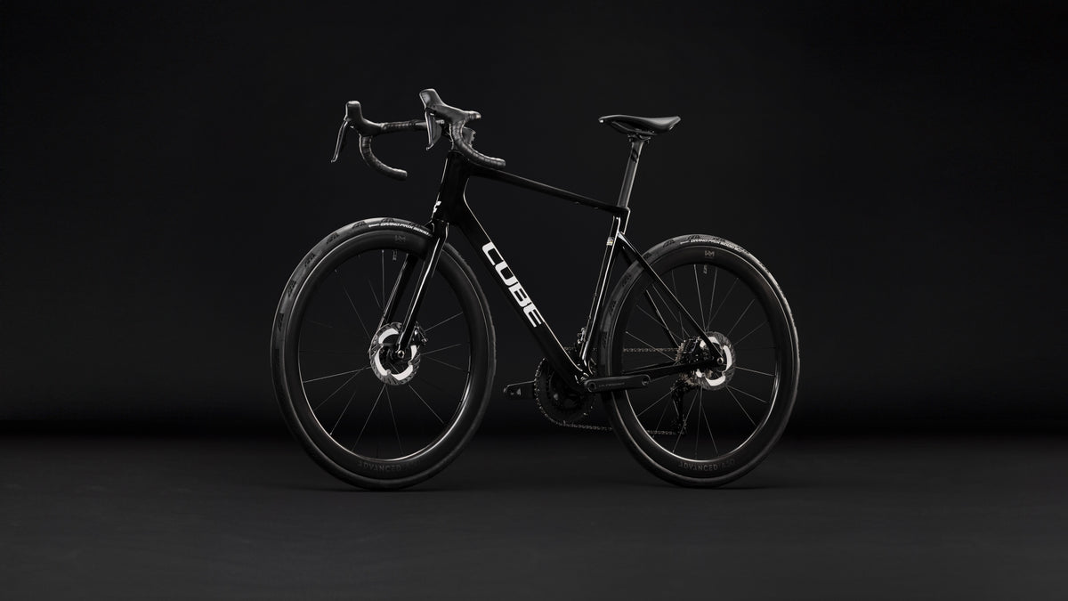 Cube Attain C:62 SLT 2027 Carbon/White 2027